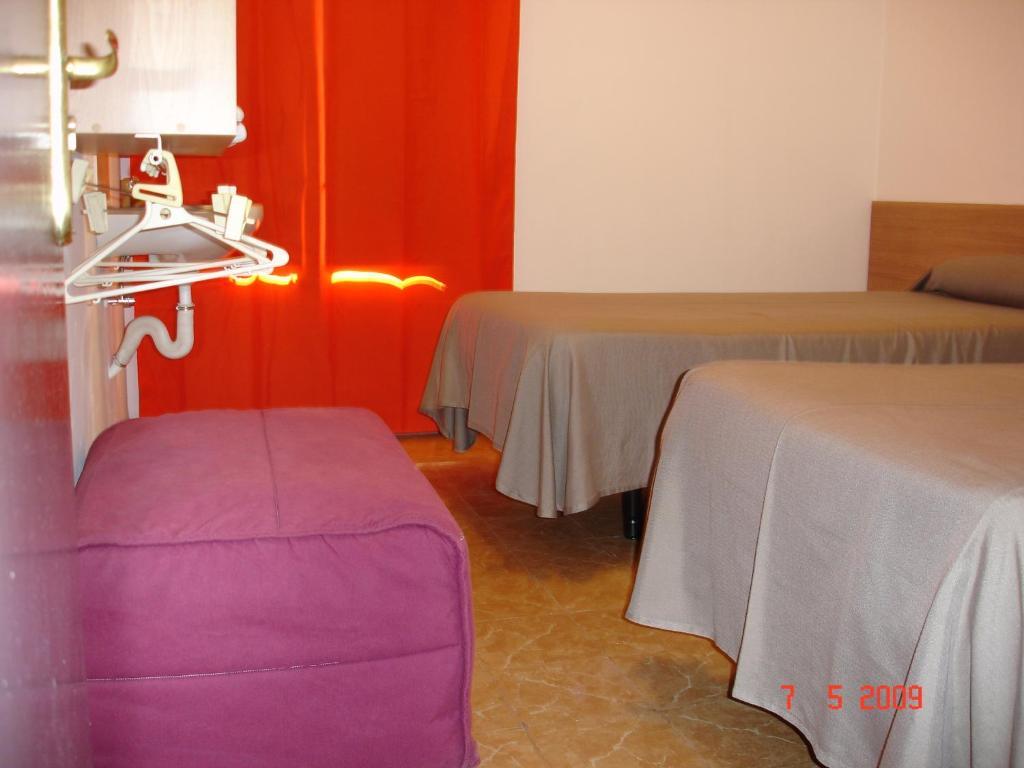 Hostal Can Blanco Sarriá de Ter الغرفة الصورة